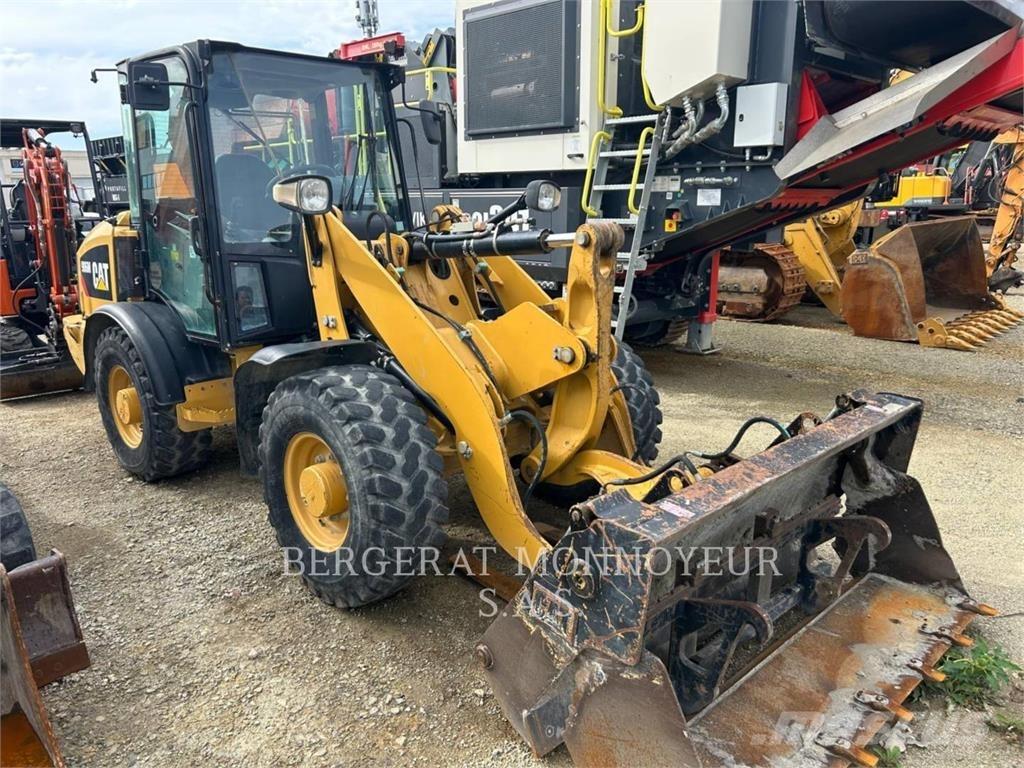 CAT 906M Фронтальные погрузчики