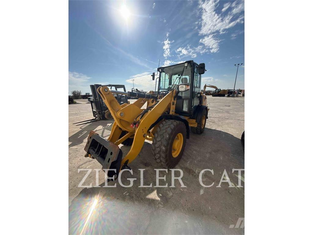 CAT 906M Фронтальные погрузчики