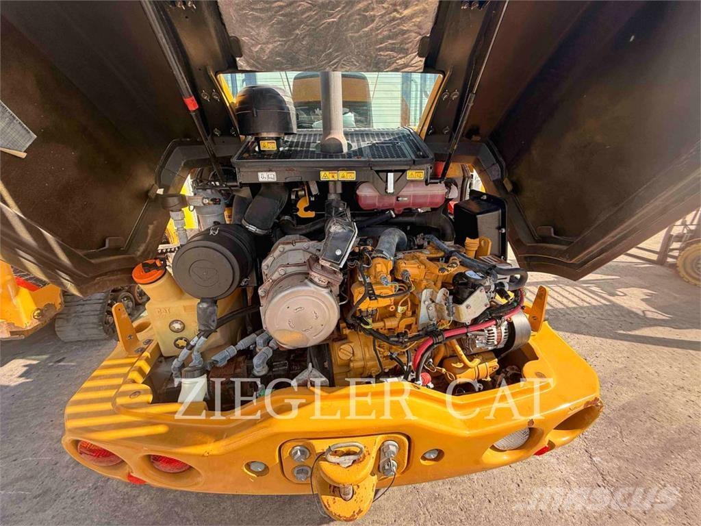 CAT 906M Фронтальные погрузчики