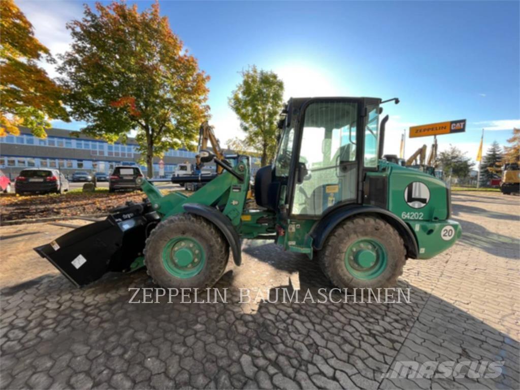 CAT 906M Фронтальные погрузчики