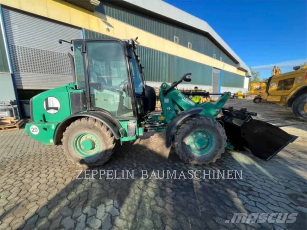 CAT 906M Фронтальные погрузчики