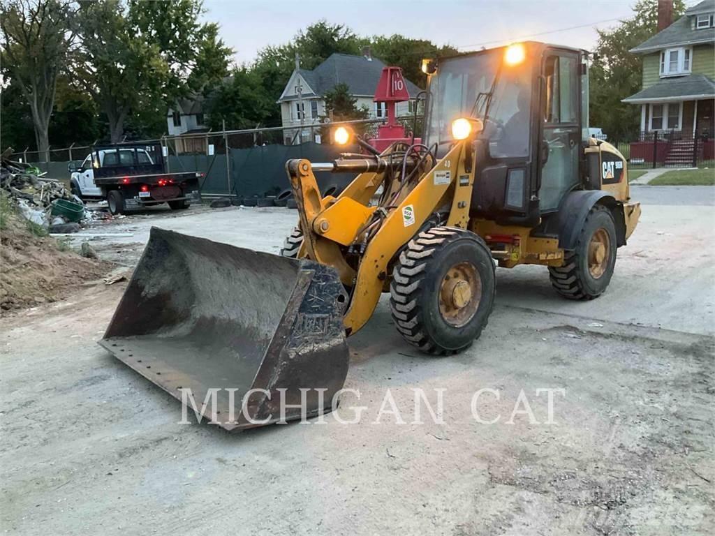 CAT 906M AR Фронтальные погрузчики
