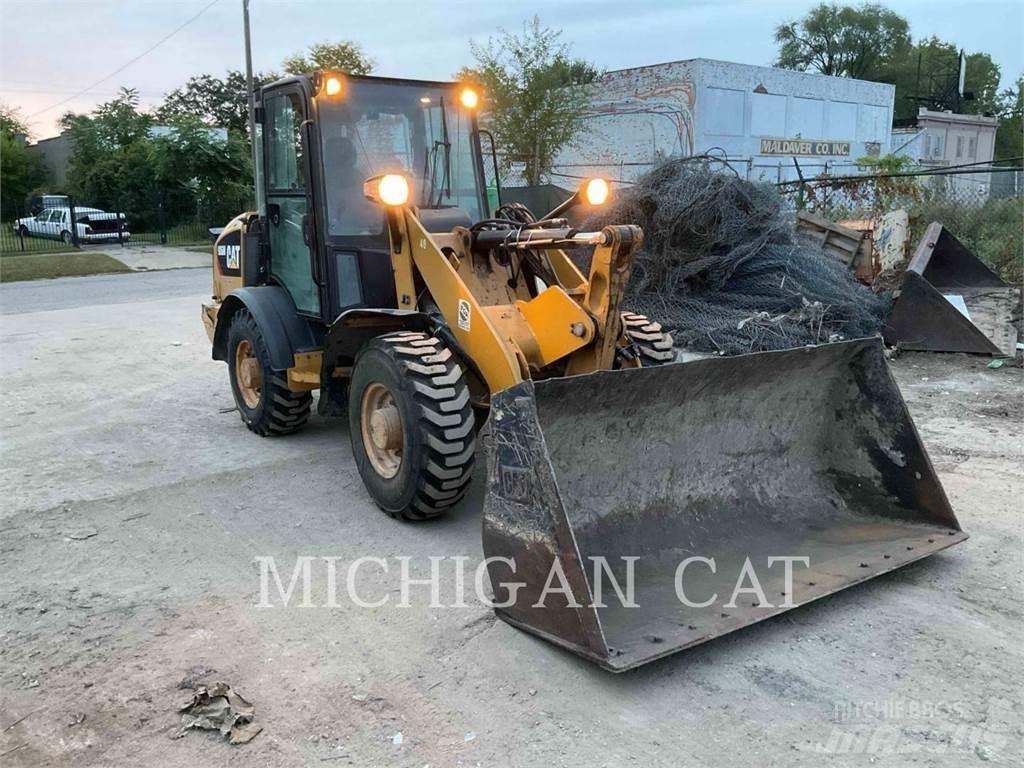 CAT 906M AR Фронтальные погрузчики