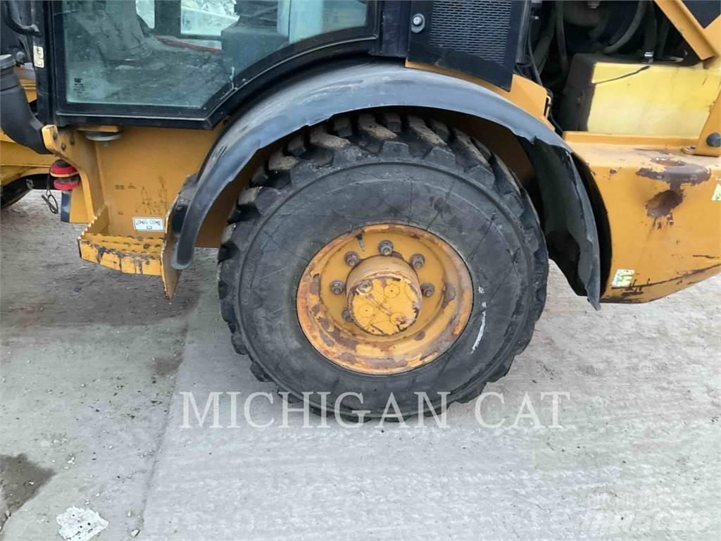 CAT 906M AR Фронтальные погрузчики