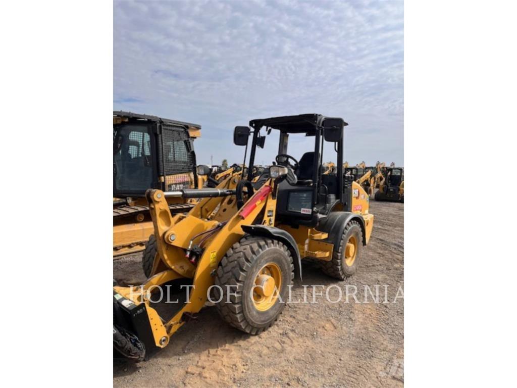 CAT 907 Фронтальные погрузчики
