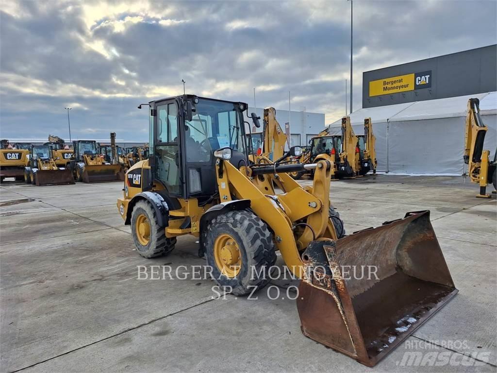 CAT 907M Фронтальные погрузчики