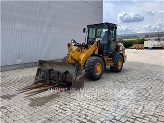 CAT 907M Фронтальные погрузчики