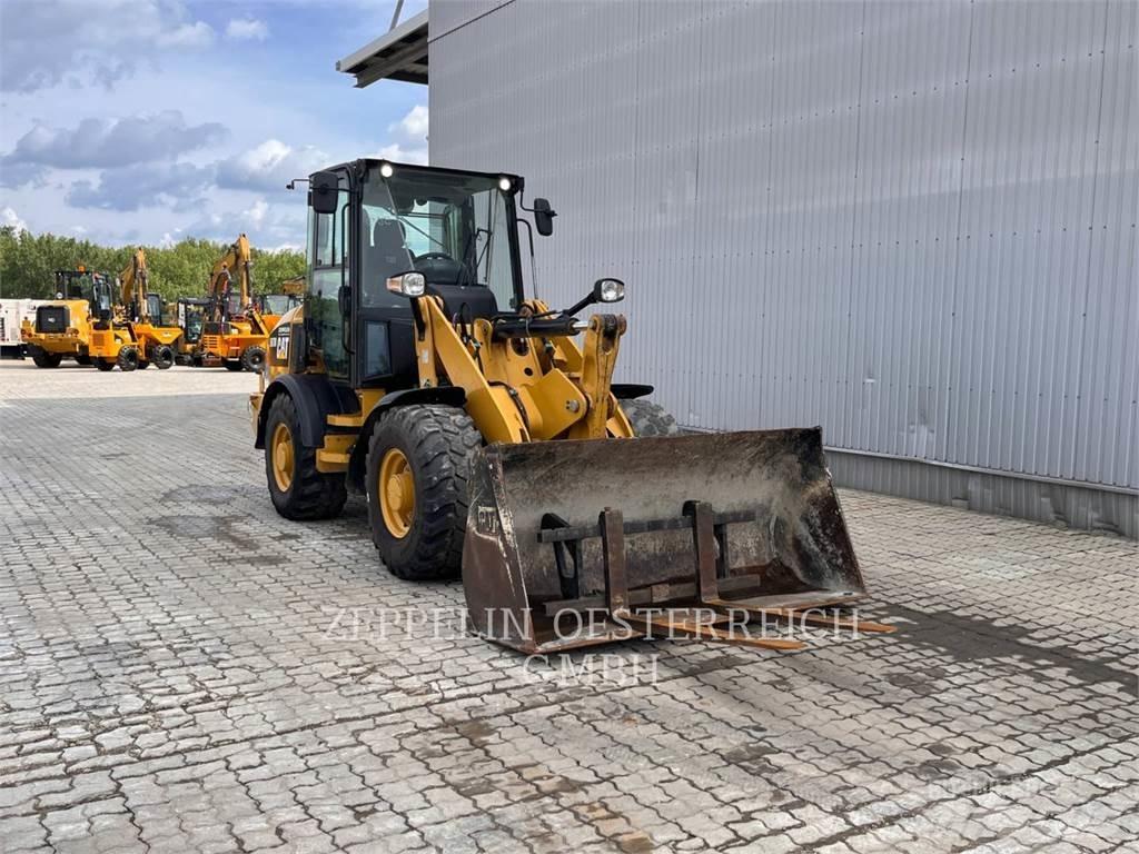 CAT 907M Фронтальные погрузчики