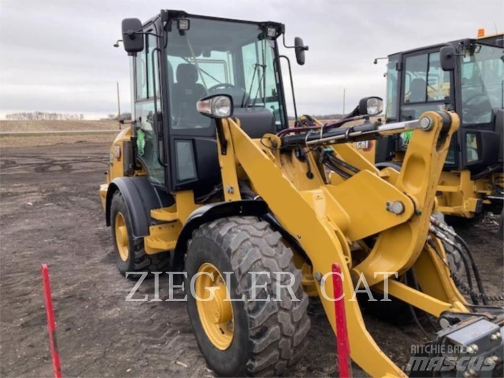 CAT 907M Фронтальные погрузчики