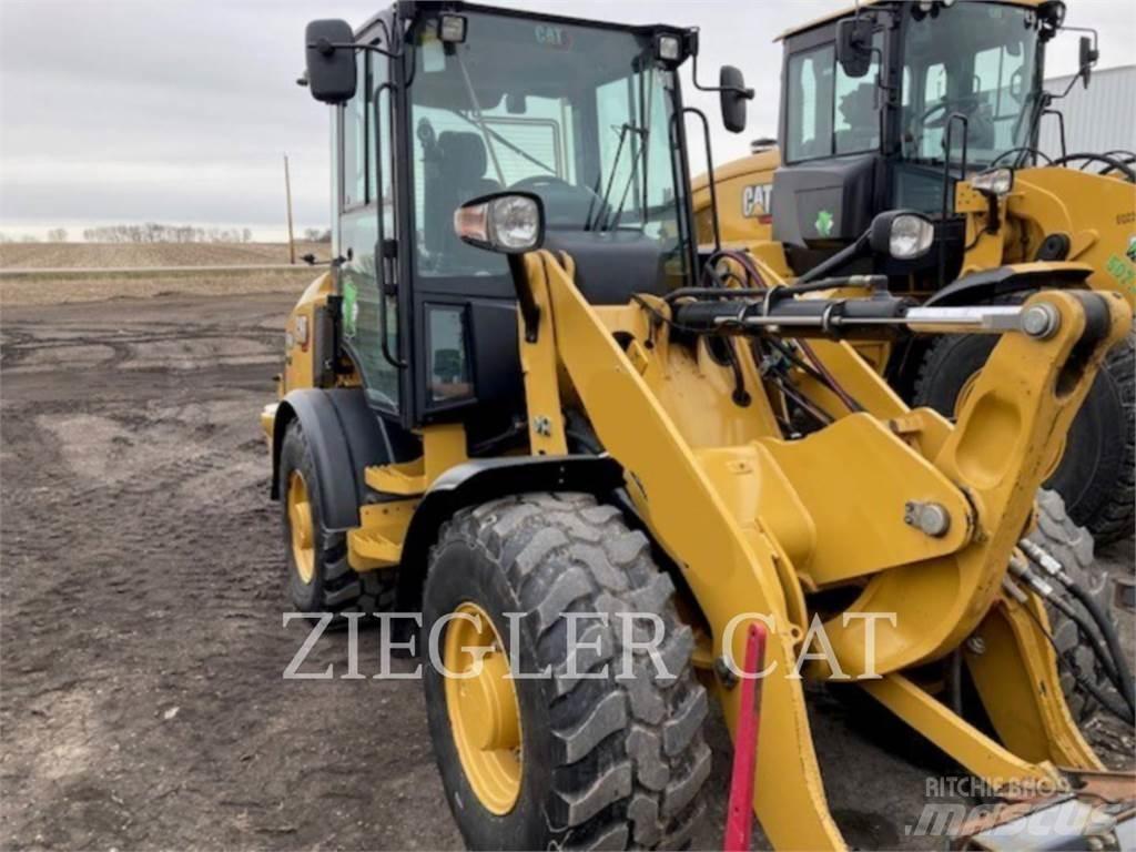 CAT 907M Фронтальные погрузчики