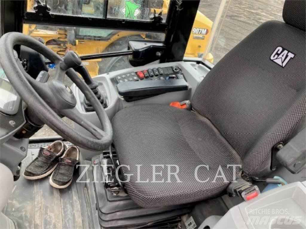 CAT 907M Фронтальные погрузчики