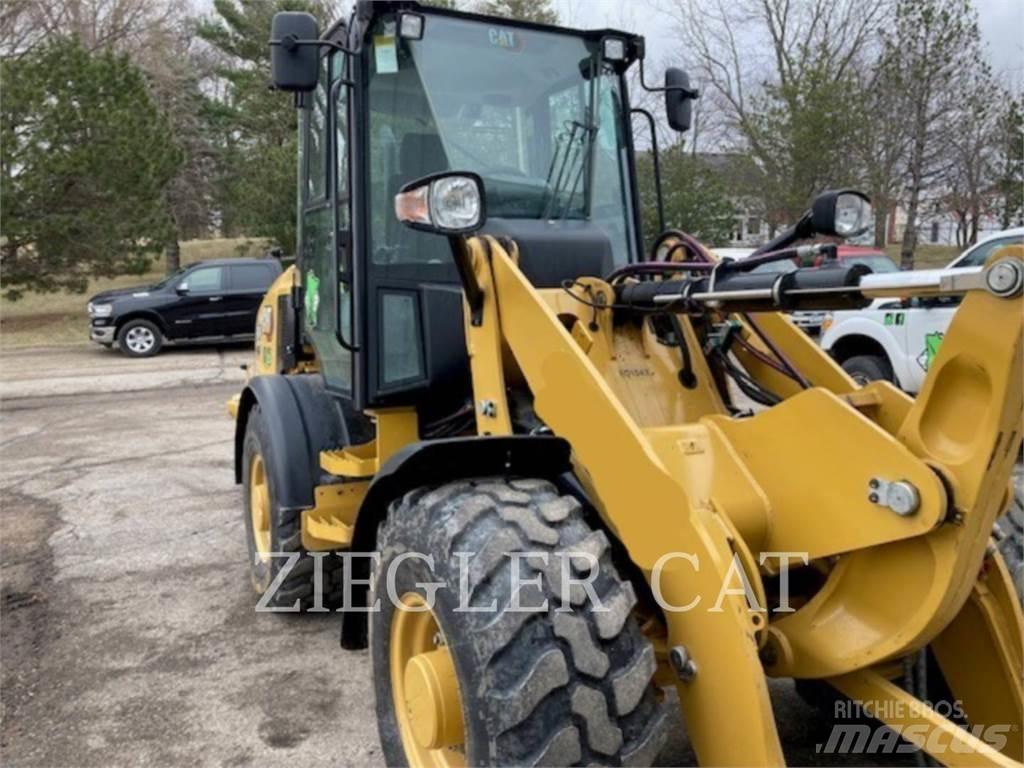 CAT 907M Фронтальные погрузчики