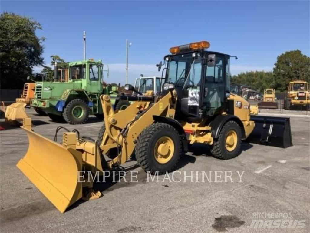CAT 907M Фронтальные погрузчики