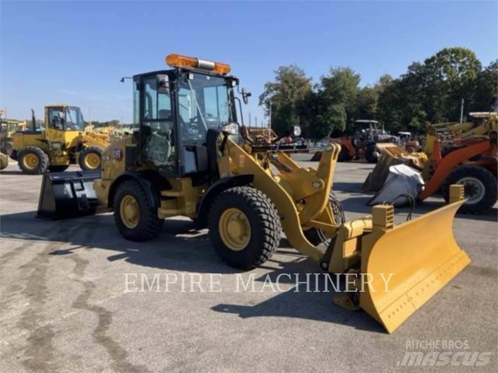 CAT 907M Фронтальные погрузчики
