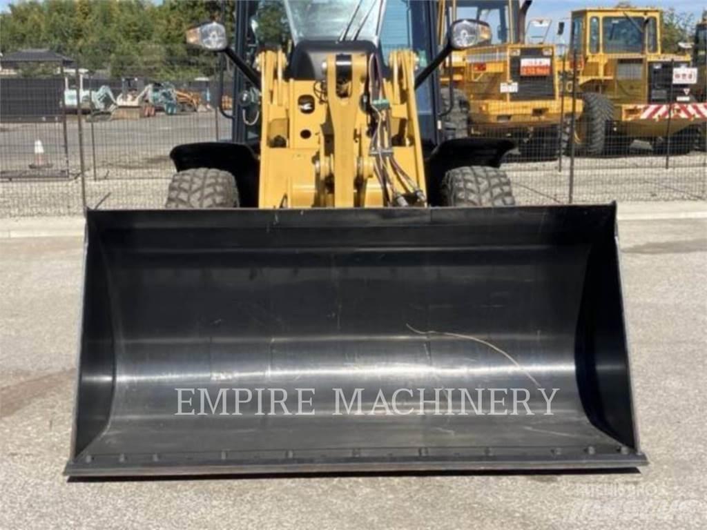 CAT 907M Фронтальные погрузчики