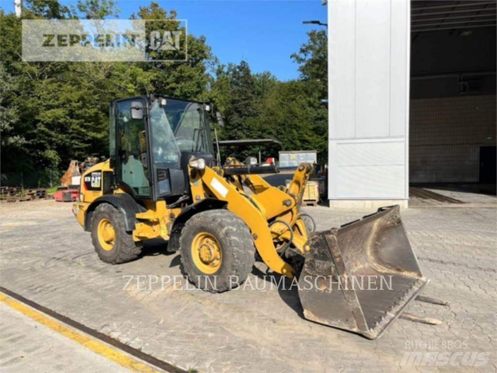 CAT 907M Фронтальные погрузчики