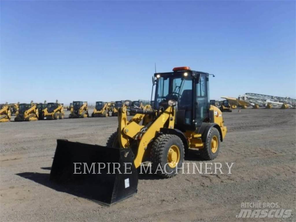 CAT 907M Фронтальные погрузчики