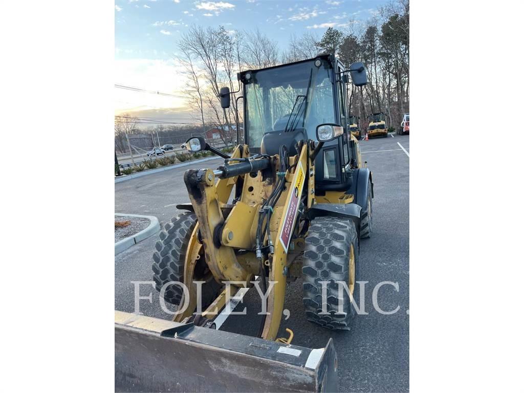 CAT 907M Фронтальные погрузчики