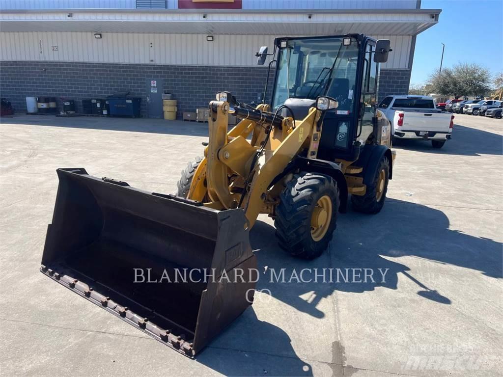 CAT 907M Фронтальные погрузчики