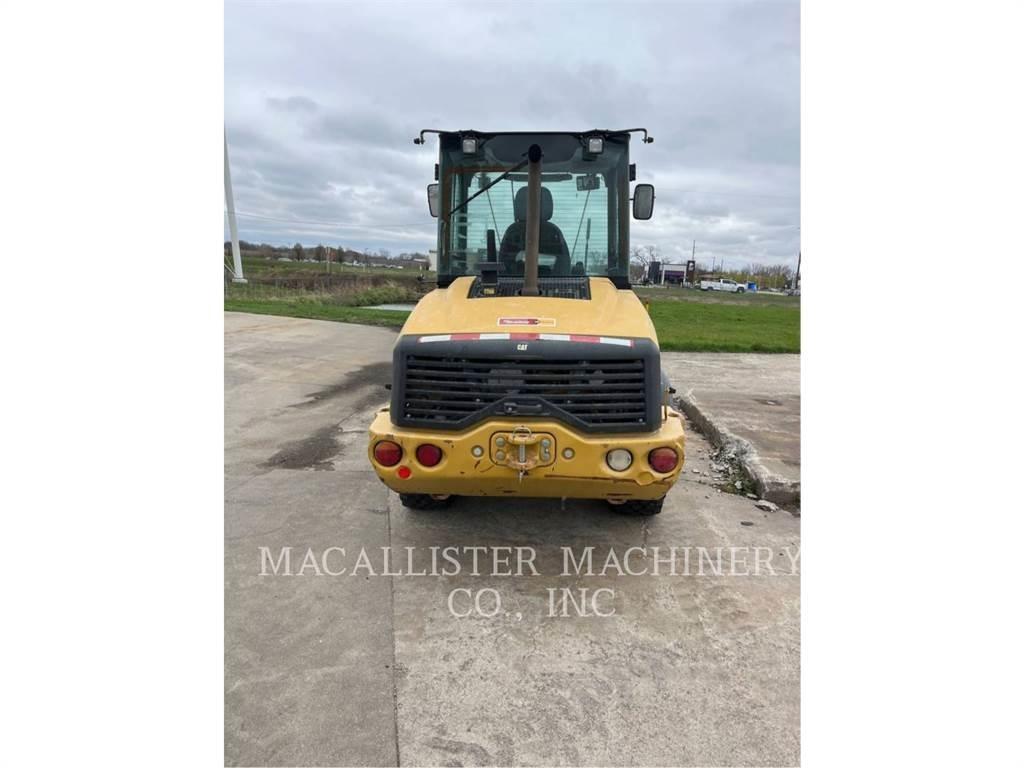CAT 907M Фронтальные погрузчики