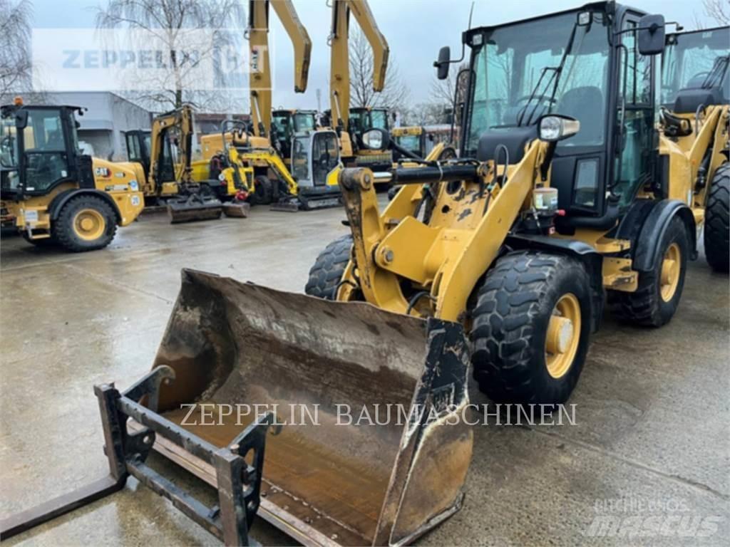 CAT 907M Фронтальные погрузчики