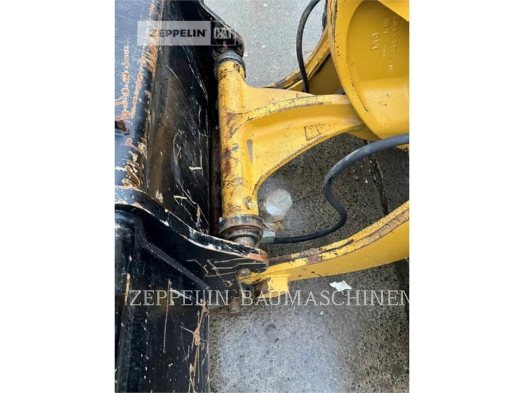 CAT 907M Фронтальные погрузчики