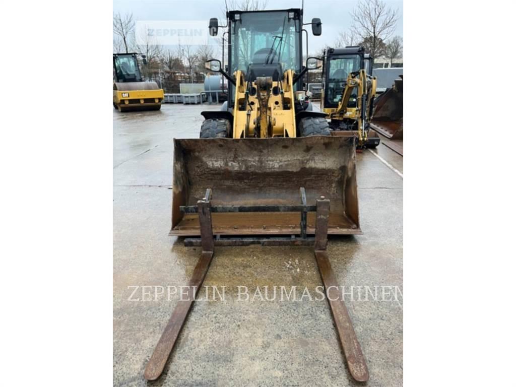 CAT 907M Фронтальные погрузчики