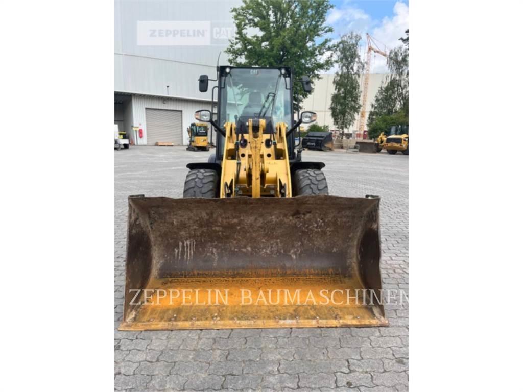 CAT 907M Фронтальные погрузчики