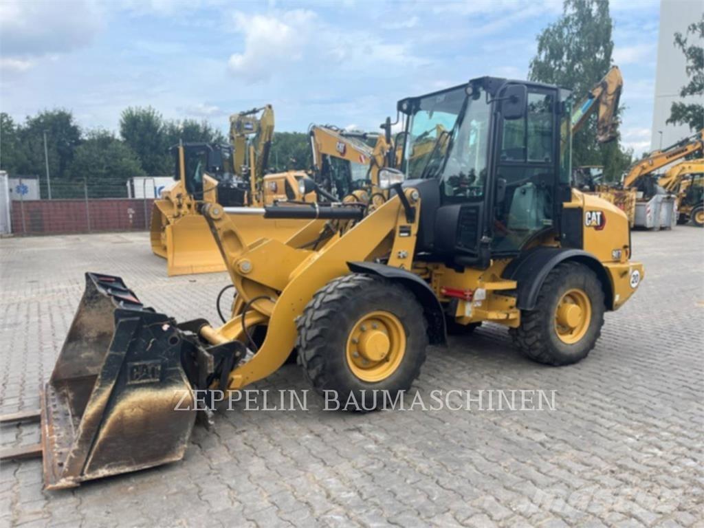 CAT 907M Фронтальные погрузчики