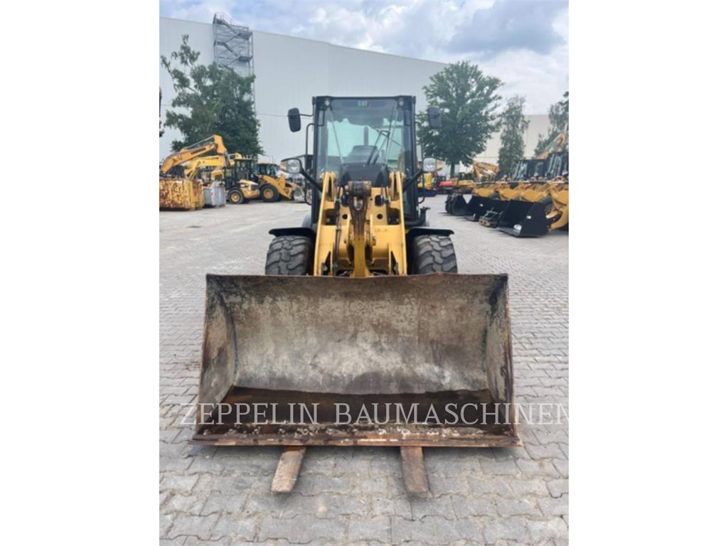 CAT 907M Фронтальные погрузчики