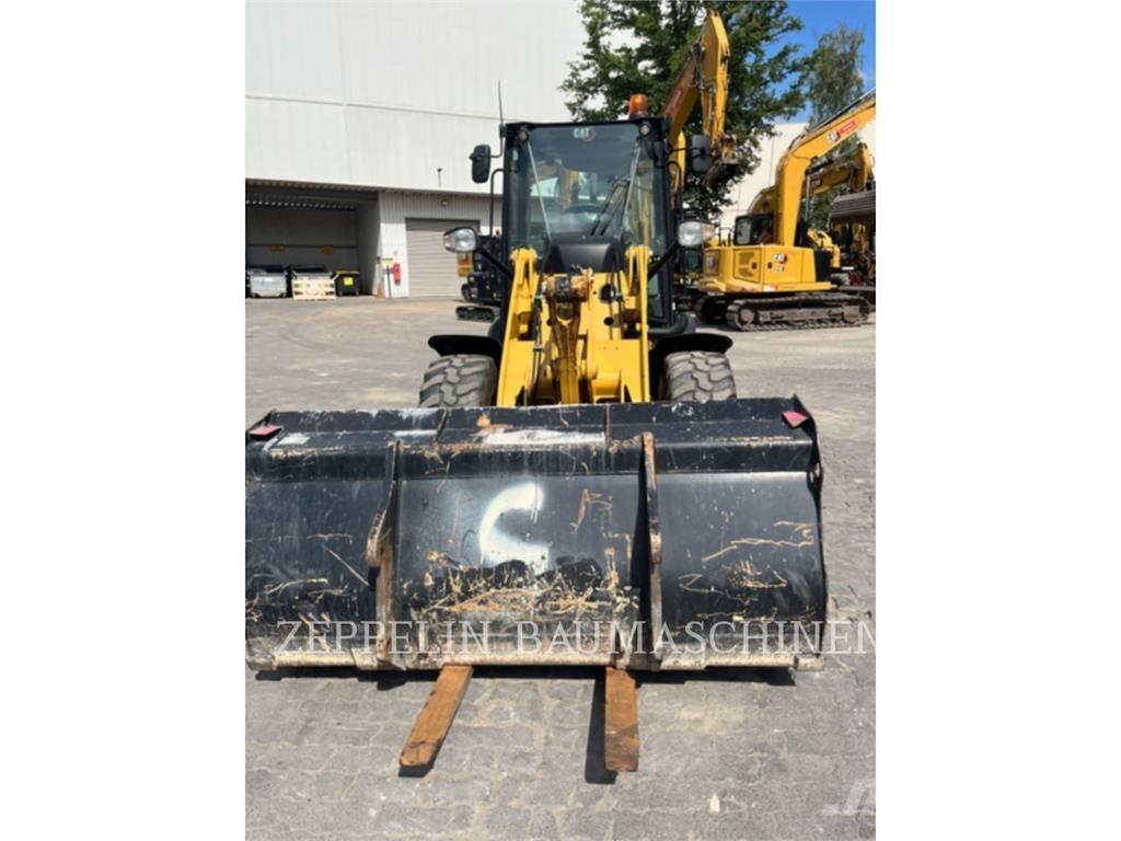 CAT 907M Фронтальные погрузчики
