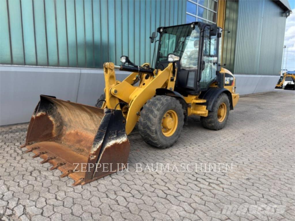 CAT 907M Фронтальные погрузчики