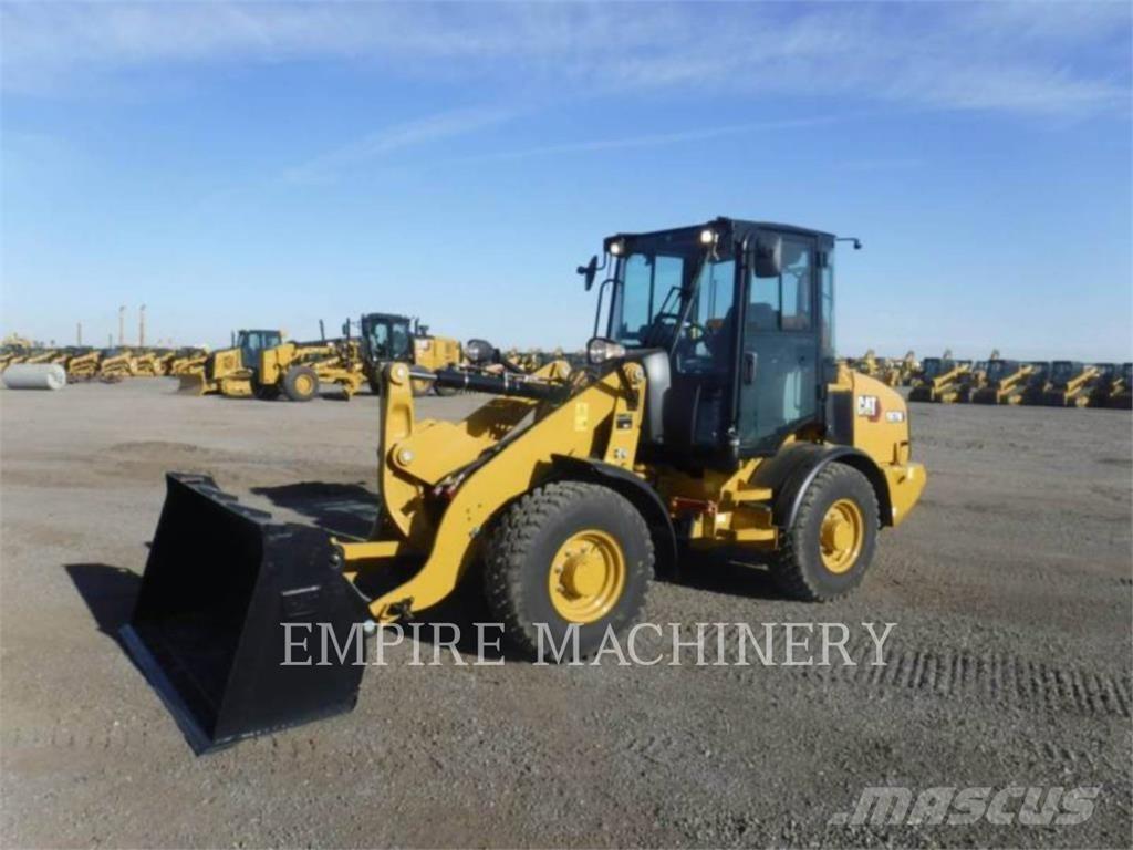 CAT 907M Фронтальные погрузчики