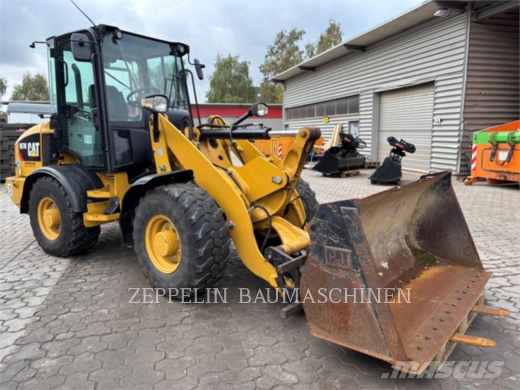 CAT 907M Фронтальные погрузчики