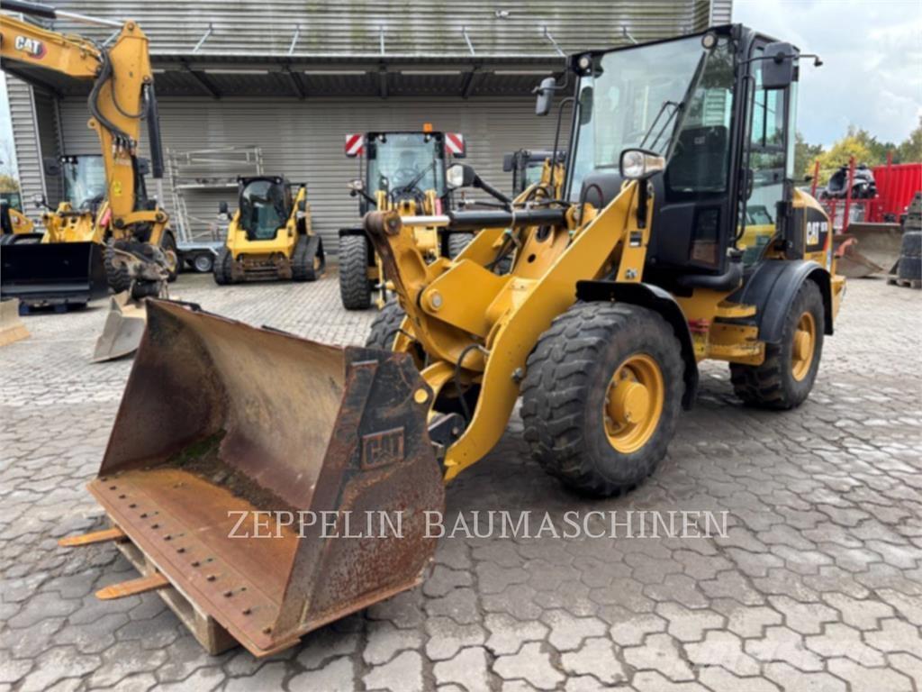 CAT 907M Фронтальные погрузчики