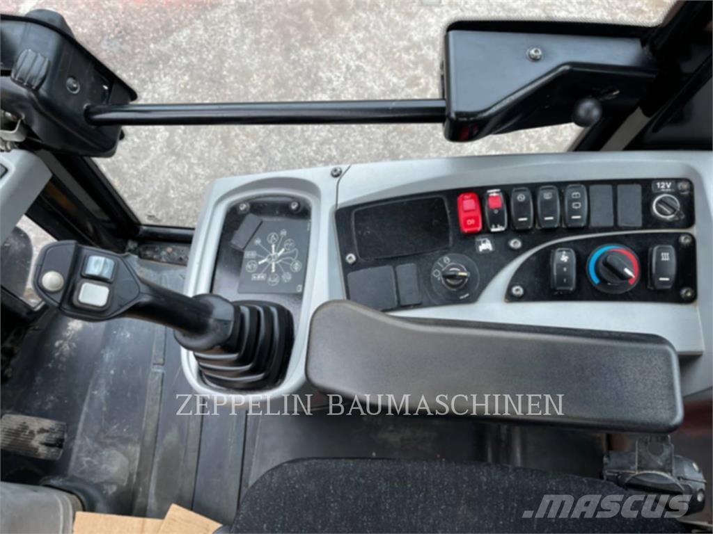 CAT 907M Фронтальные погрузчики