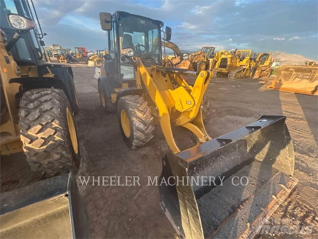 CAT 908 Фронтальные погрузчики