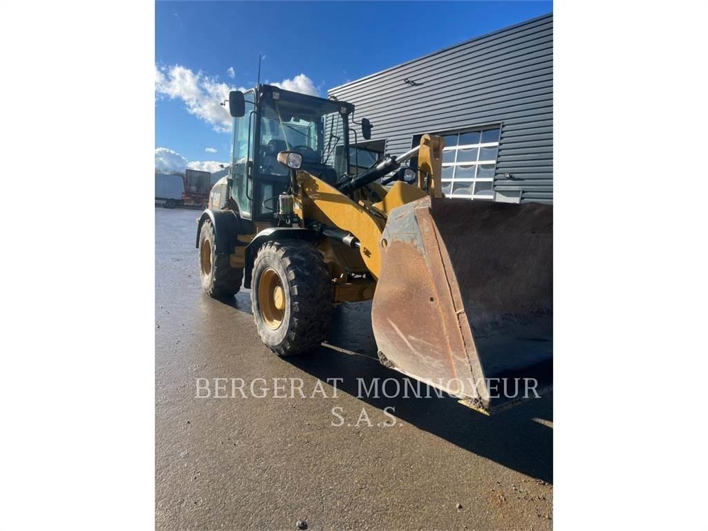 CAT 908 Фронтальные погрузчики