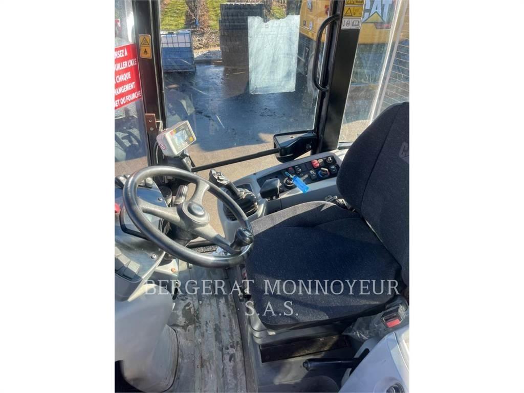 CAT 908 Фронтальные погрузчики