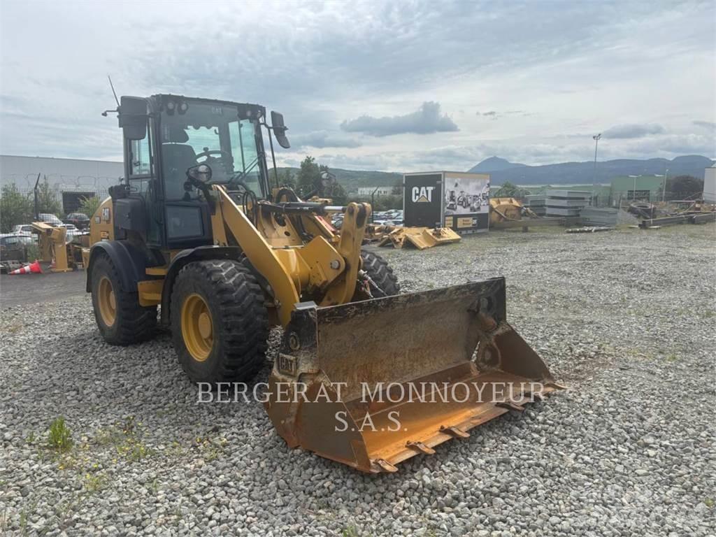 CAT 908 Фронтальные погрузчики