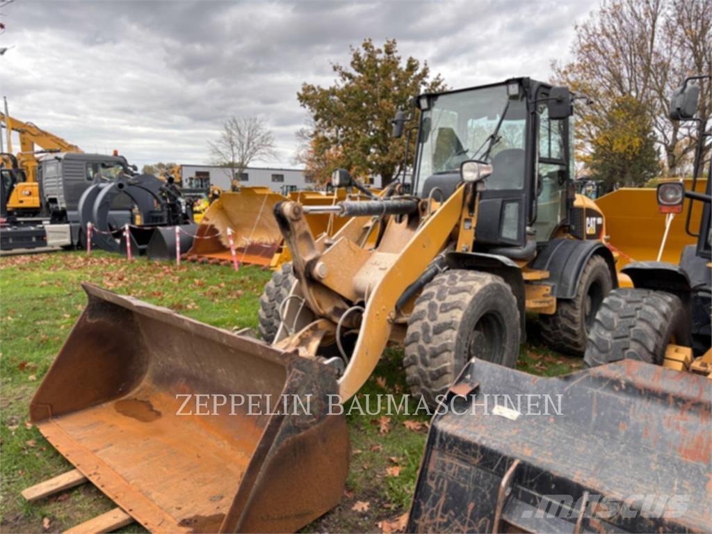 CAT 908H Фронтальные погрузчики