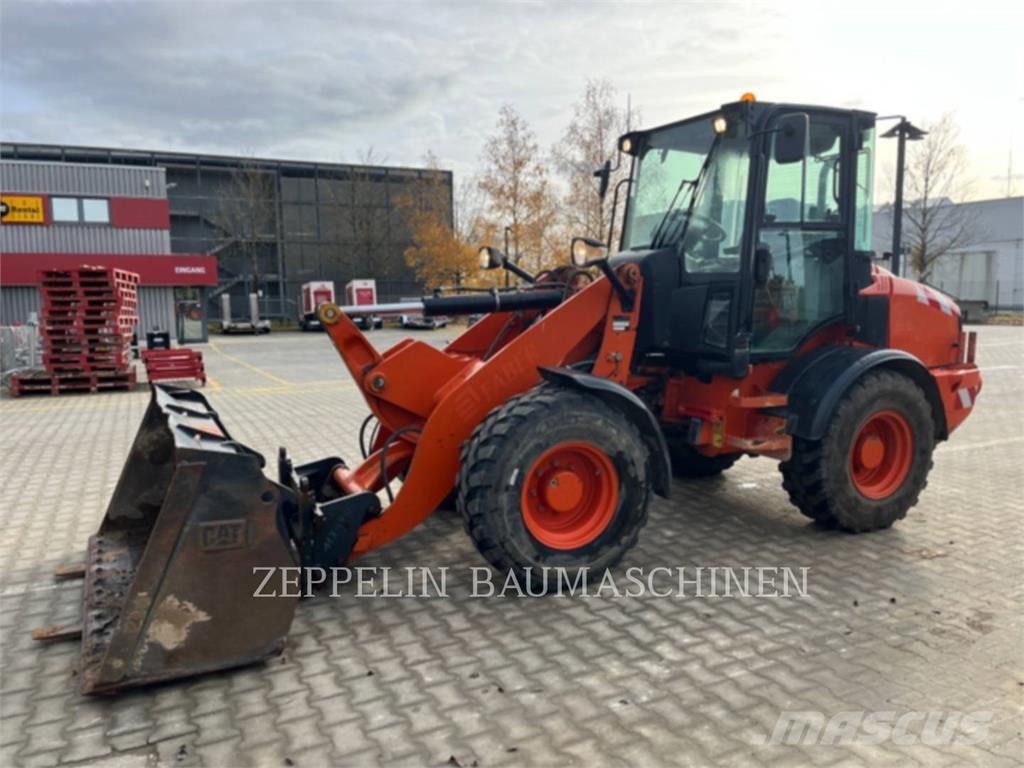 CAT 908H Фронтальные погрузчики