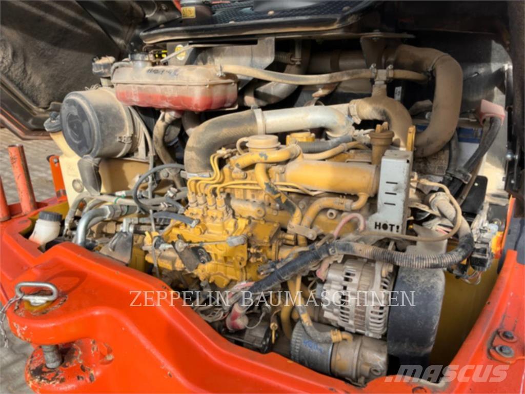 CAT 908H Фронтальные погрузчики