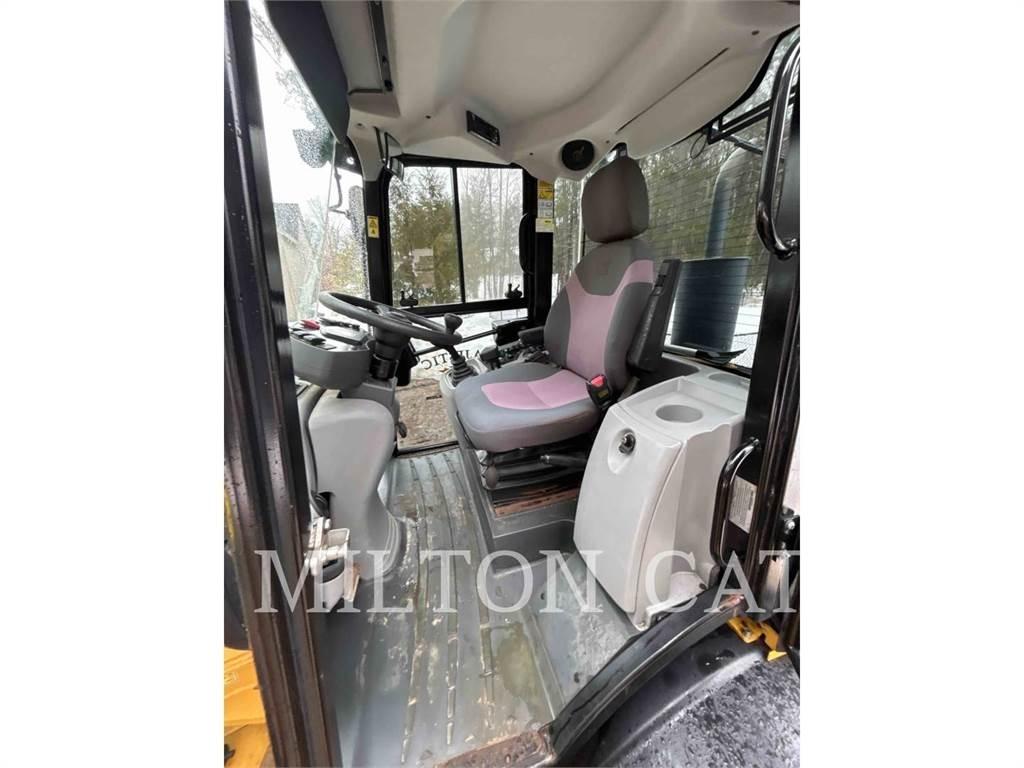 CAT 908H2 Фронтальные погрузчики