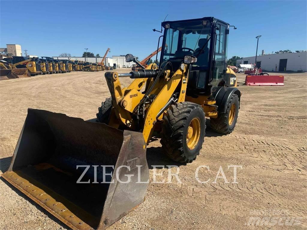 CAT 908H2 Фронтальные погрузчики