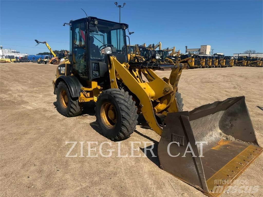 CAT 908H2 Фронтальные погрузчики