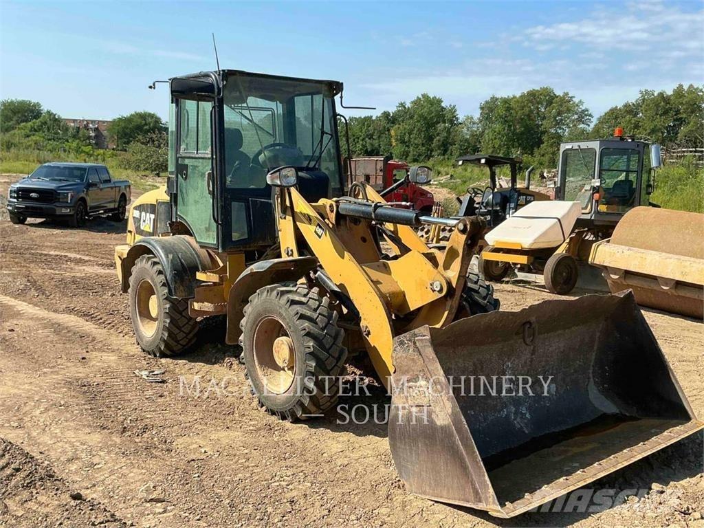 CAT 908H2 Фронтальные погрузчики