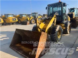 CAT 908M Фронтальные погрузчики