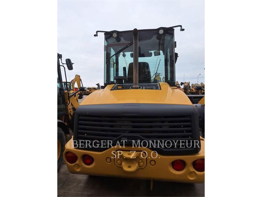 CAT 908M Фронтальные погрузчики