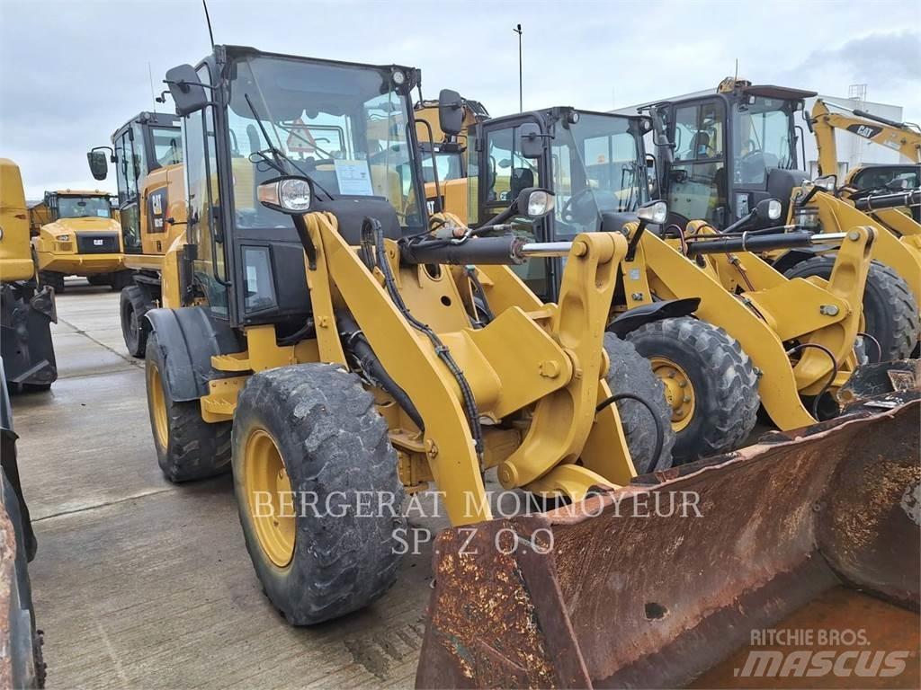 CAT 908M Фронтальные погрузчики